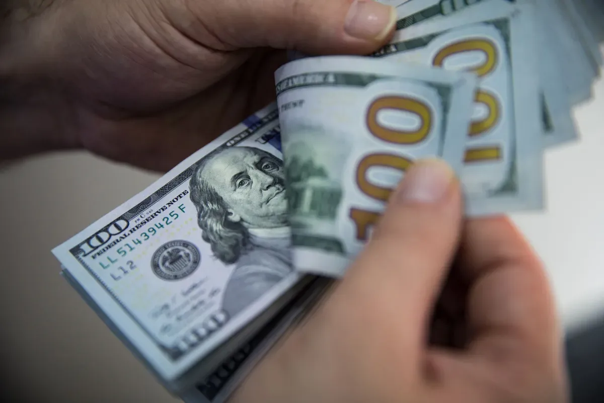 Petróleo e juros americanos levam dólar a R$ 5,1472 no fechamento