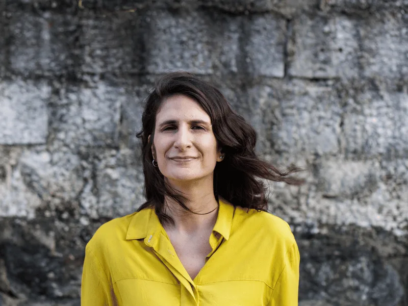 Maria Carolina Morais apresenta o livro de contos “Boi Morto” no Recife