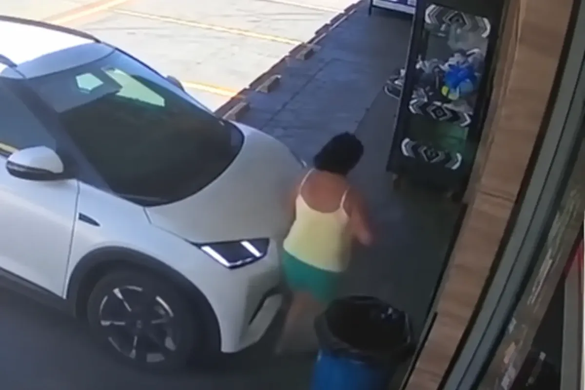 Motorista sem habilitação é levada à Central após atropelamento em Goiânia