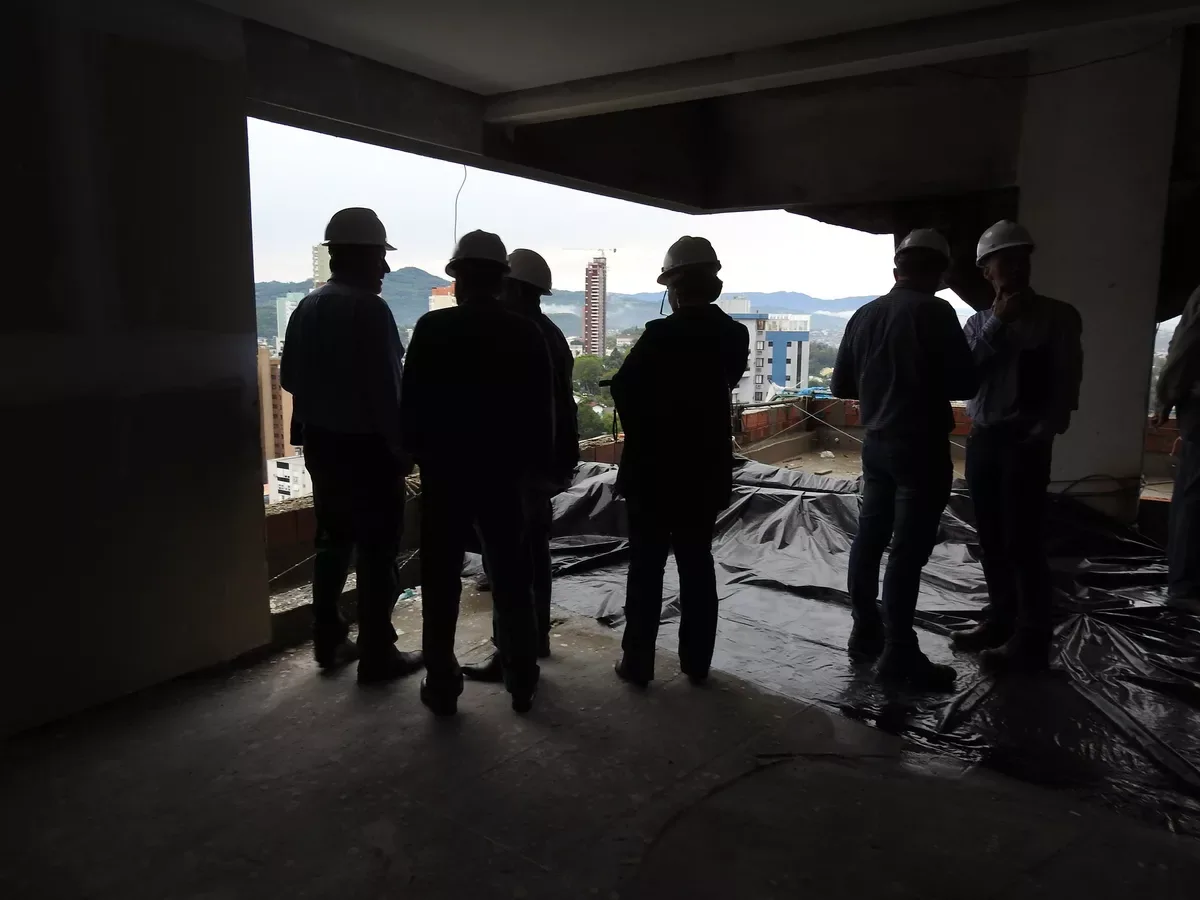 Confiança da construção cai 1,4 ponto e chega a 90,5 em setembro