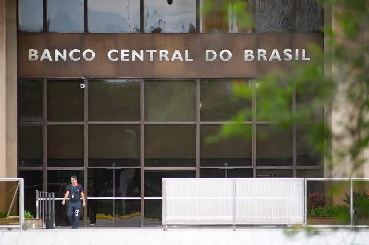 Conta corrente deve ter déficit de US$ 60 bilhões em 2026, prevê BC