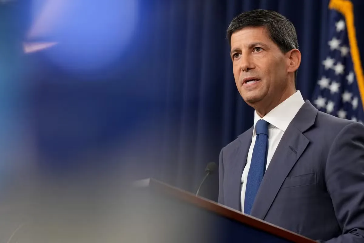 Fed de Kevin Warsh sobe juros e reduz dúvidas sobre influência de Trump