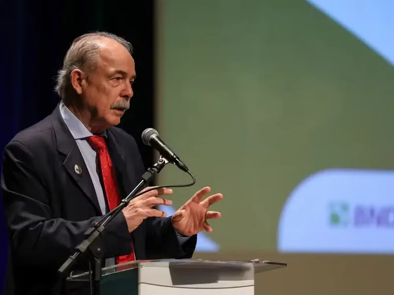 Mercadante critica proposta de cortes e defende atuação do BNDES