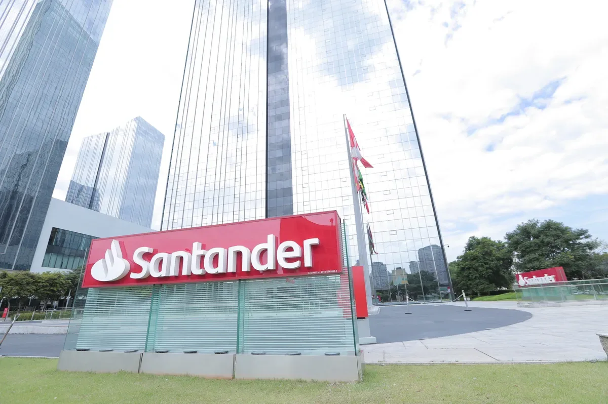 Santander pede registros à CVM para avançar com oferta de troca de ações