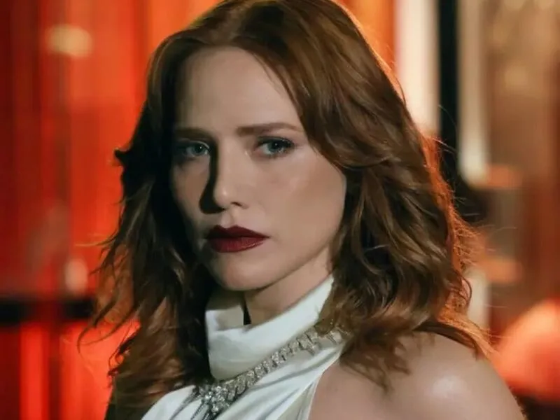 Adriana muda o visual e anuncia entrada na empresa da família Brandão
