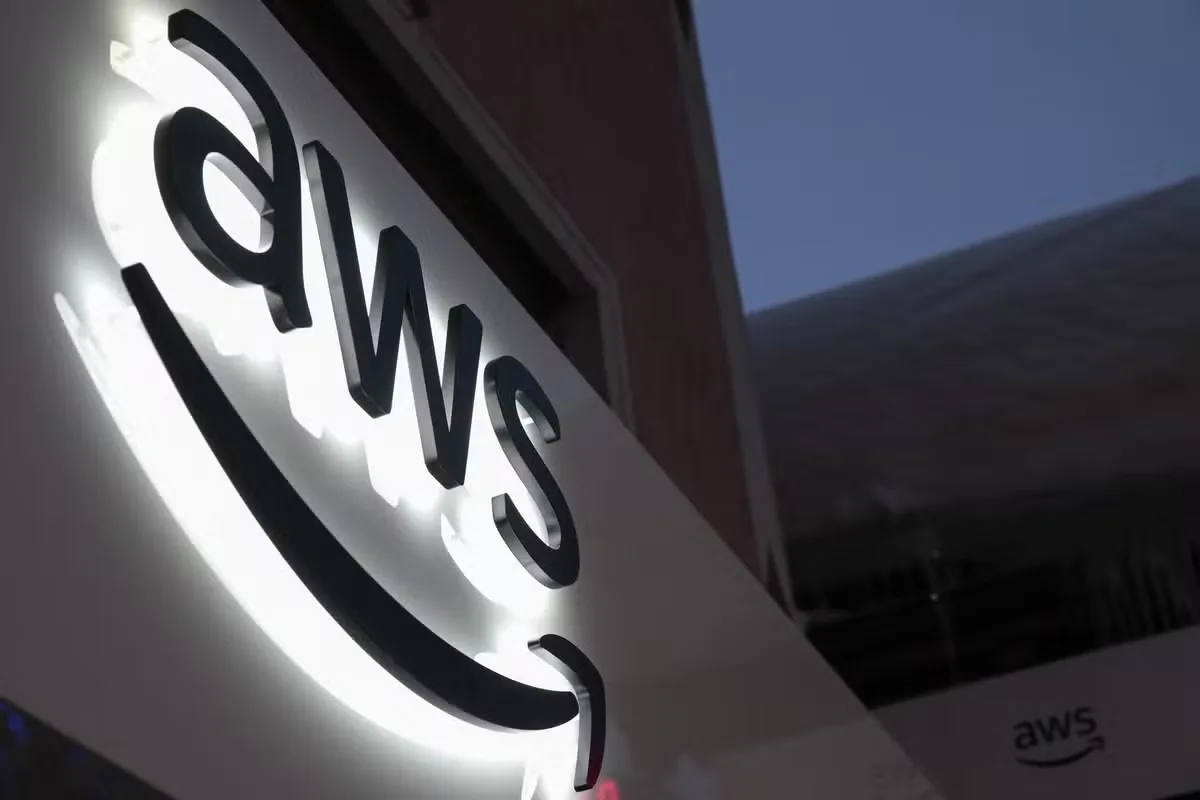 AWS mantém serviços indisponíveis após danos em instalações no Golfo