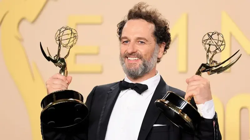 Widow’s Bay domina o Emmy, enquanto Matthew Rhys faz história em duas categorias