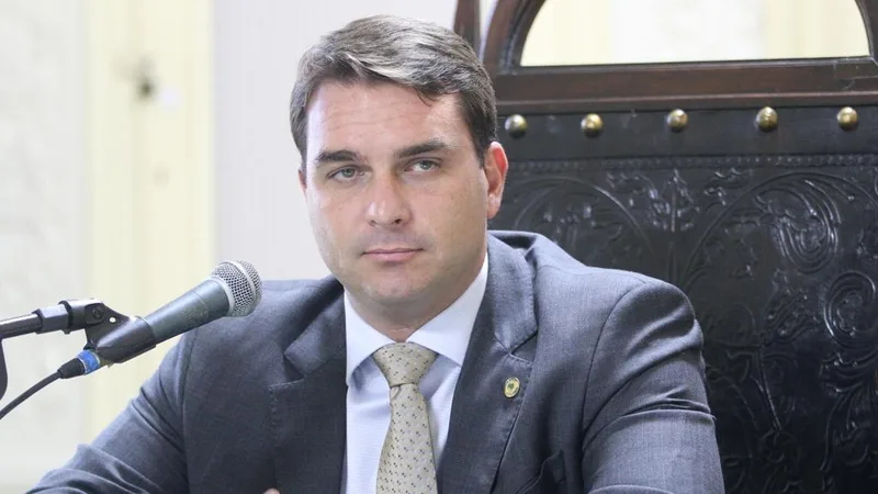 Carreata de Flávio Bolsonaro em Goiânia terá saída do Serra Dourada