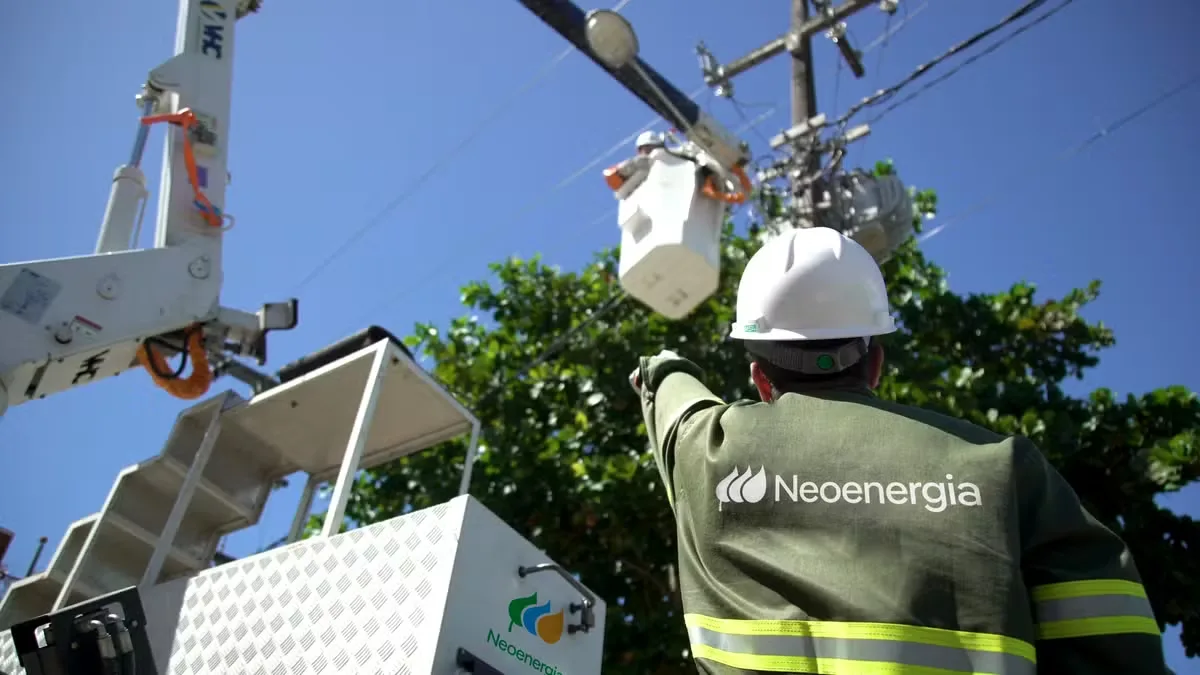 Batidas em postes deixam quase 3 milhões de clientes da Neoenergia sem luz