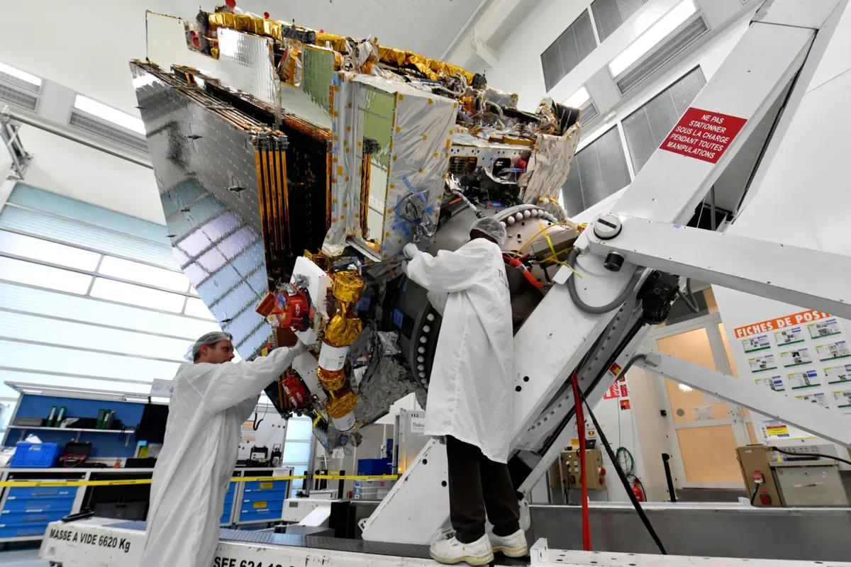 Eutelsat encomenda 229 satélites para ampliar rede OneWeb até 2034