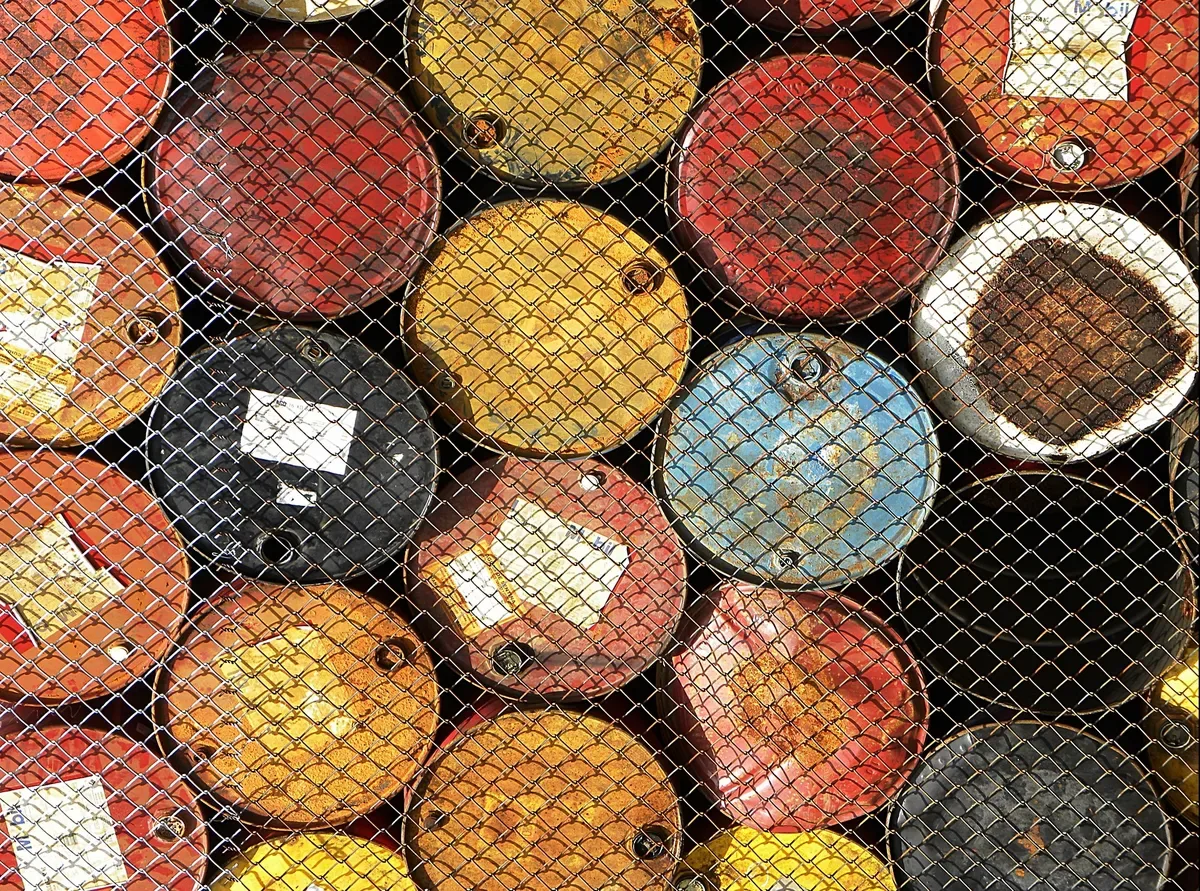 Petróleo acima de US$ 100 mantém pressão sobre os mercados nesta quinta-feira