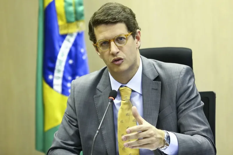 Salles deixa corrida ao Senado e formaliza apoio a Derrite e Prado